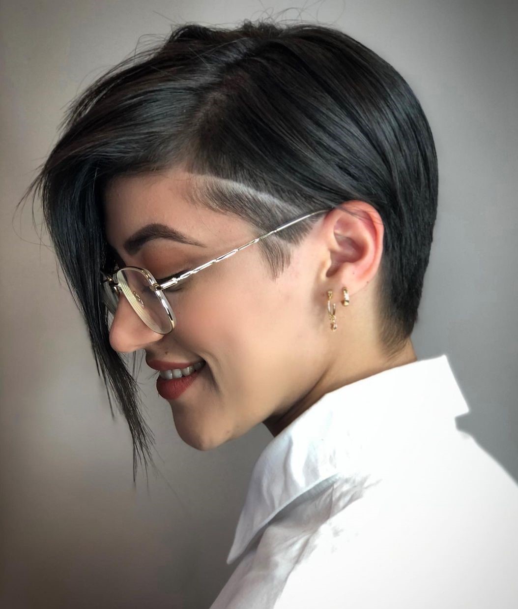 Women’s Short Cut with Discreet Side Undercut